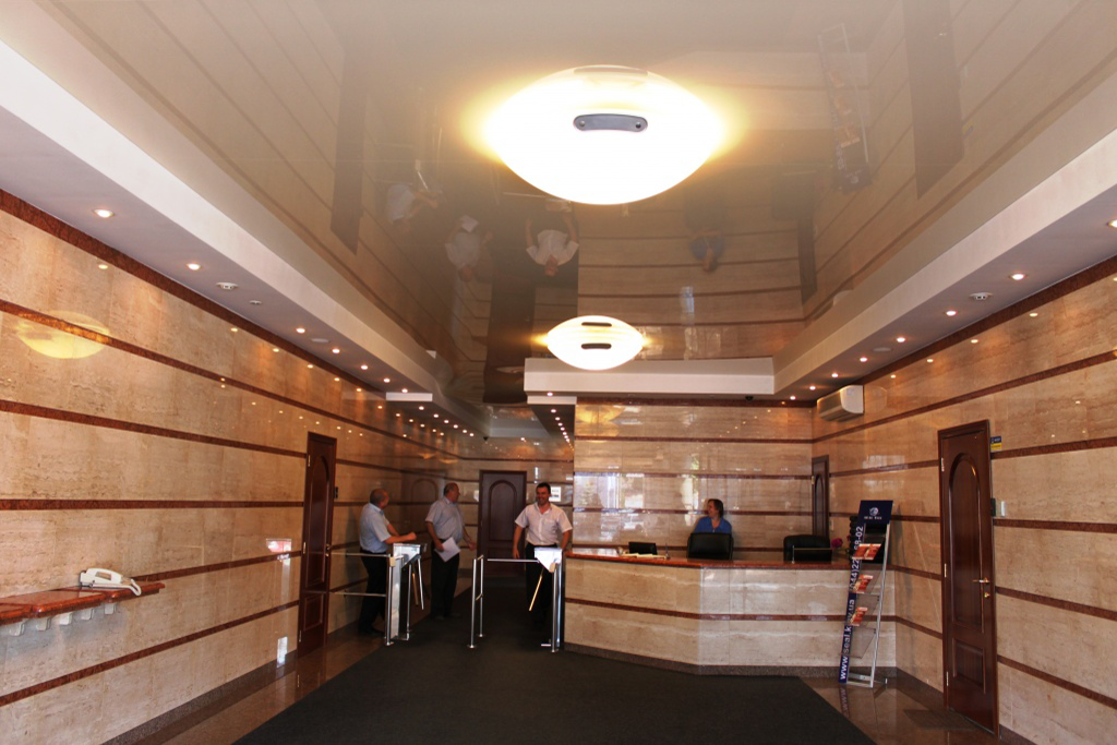 Натяжной потолок в салоне, магазине, офисе Натяжной потолок в салоне, магазине, офисе