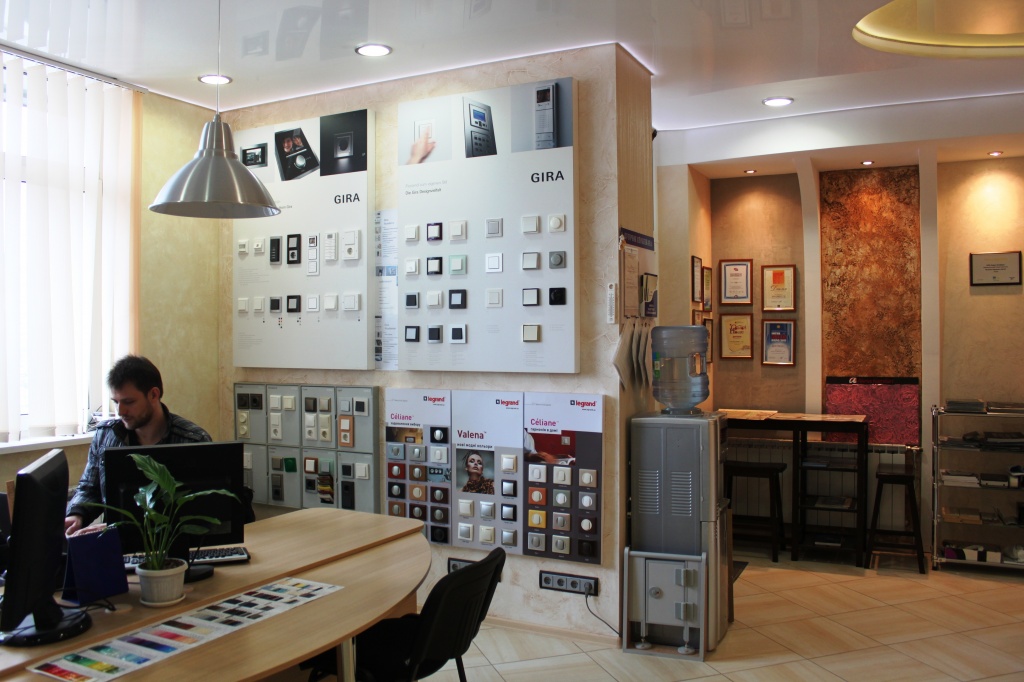 ЕЛЕКТРОФУРНІТУРА GIRA ЕЛЕКТРОФУРНІТУРА GIRA